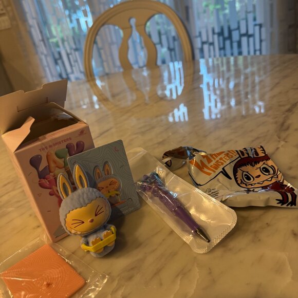 Popmart Labubu lazy yoga Stretch Out figure - Picture 4 of 5